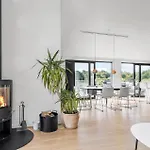 3 Bedroom In * אבנרה