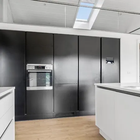 بيت للعطل 3 Bedroom In أبينرا