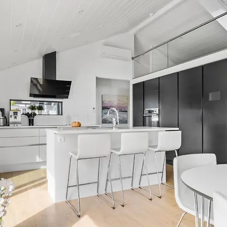 بيت للعطل 3 Bedroom In أبينرا